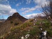 Da Valpiana di Serina breve, ma appagante salita al MONTE CASTELLO (1474 m.) il giorno di Pasqua, 8 aprile 2012 - FOTOGALLERY